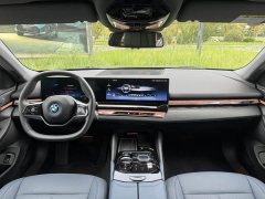BMW i5 eDrive 35L Deluxe Version Luxury - ფოტო 10