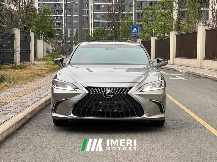 Lexus ES 200 Edition - ავტომობილი ჩინეთიდან