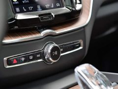 Volvo XC60 B5 AWDLuxury Edition - ფოტო 14