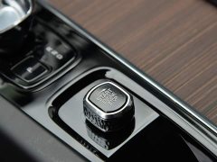 Volvo XC60 B5 AWDLuxury Edition - ფოტო 16