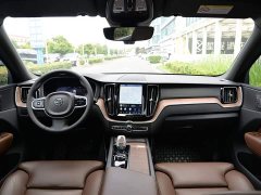Volvo XC60 B5 AWDLuxury Edition - ფოტო 9