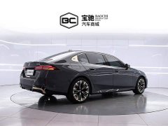 BMW 5 530Li Deluxe Version M - ფოტო 3