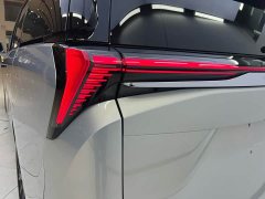 Buick GL8 Deluxe Edition - ფოტო 7