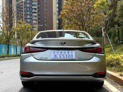 Lexus ES 300h Edition - ფოტო 9