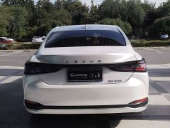 Lexus ES 200 Edition - ფოტო 4