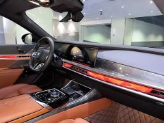 BMW i7 eDrive50L DeluxeM - ფოტო 12