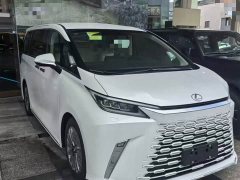Lexus LM 500h Edition - ფოტო 1