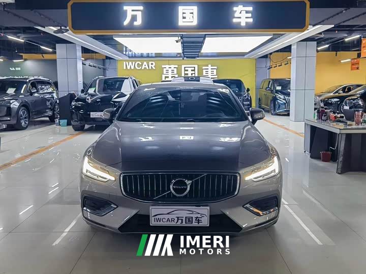 Volvo S60 B4 Luxury Edition - ავტომობილი ჩინეთიდან