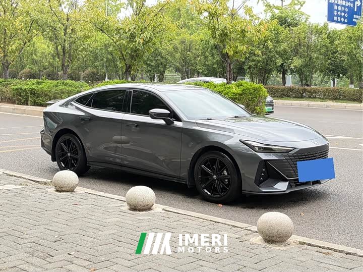 Changan UNI-V 1.5T Deluxe Version - ავტომობილი ჩინეთიდან