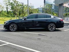 BMW 5 530Li Deluxe Version M - ფოტო 5