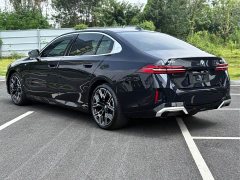 BMW 5 530Li Deluxe Version M - ფოტო 7