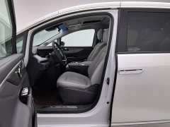 Buick GL8 Deluxe Edition - ფოტო 10