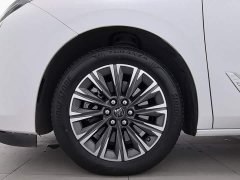 Buick GL8 Deluxe Edition - ფოტო 17