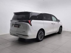Buick GL8 Deluxe Edition - ფოტო 2