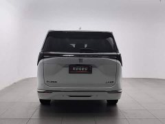 Buick GL8 Deluxe Edition - ფოტო 4