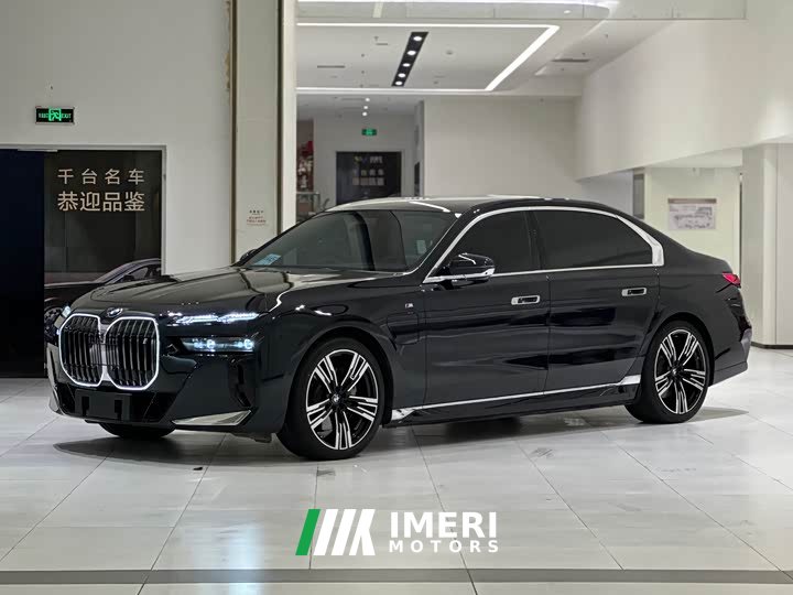 BMW i7 eDrive50L DeluxeM - ავტომობილი ჩინეთიდან