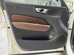 Volvo XC60 B5 AWDLuxury Edition - ფოტო 18
