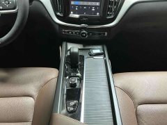 Volvo XC60 B5 AWDLuxury Edition - ფოტო 2
