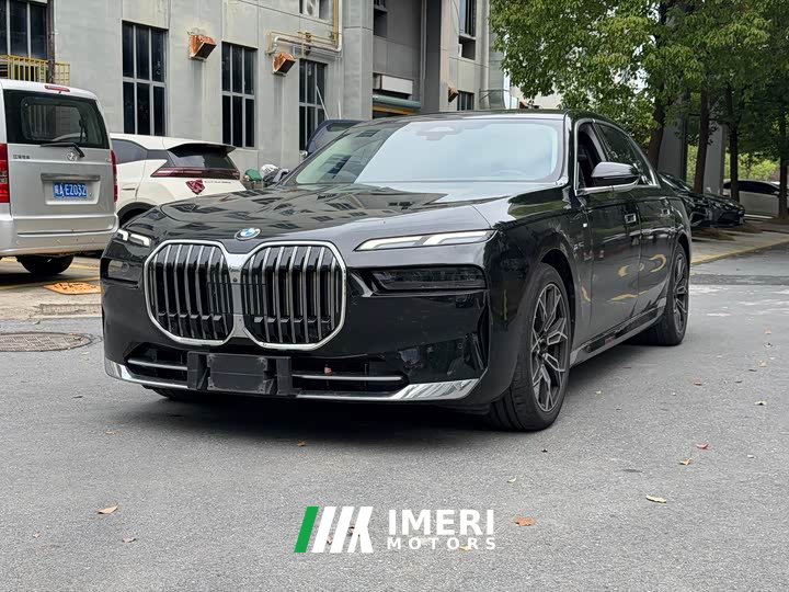 BMW 7 735Li M - ავტომობილი ჩინეთიდან