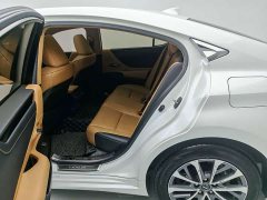 Lexus ES 200 Edition - ფოტო 18
