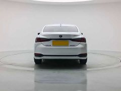 Lexus ES 200 Edition - ფოტო 5