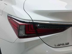 Lexus ES 200 Edition - ფოტო 9