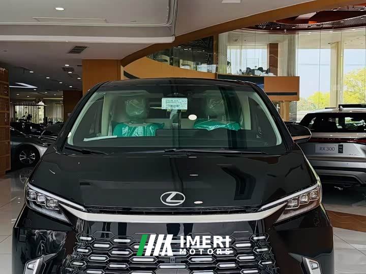 Lexus LM 500h Edition