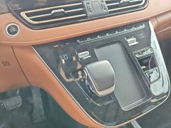 FAW HQ9 PHEV 2.0T AWDBusiness Edition - ფოტო 14