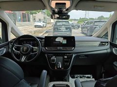 FAW HQ9 PHEV 2.0T AWDBusiness Edition - ფოტო 10