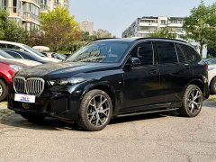 BMW X5 xDrive 30Li Deluxe VersionM - ფოტო 1