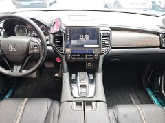 Honda UR-V 370TURBO AWDDeluxe Edition - ფოტო 17