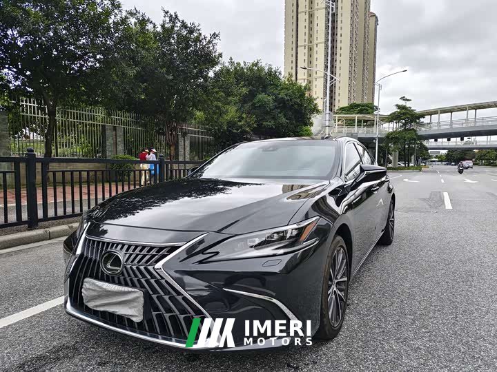 Lexus ES 300h Premium Edition