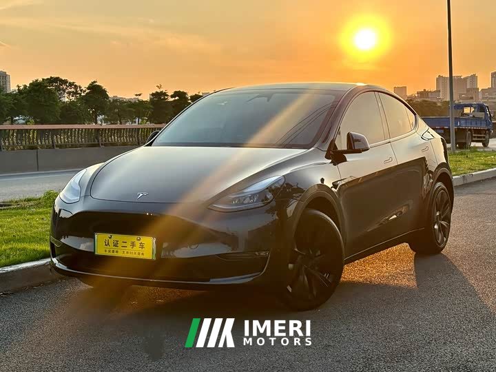 Tesla Model Y Long Range All-Wheel Drive