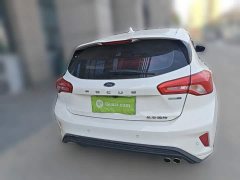 Ford Focus Hatchback EcoBoost 180 Automatic Trend - ფოტო 3