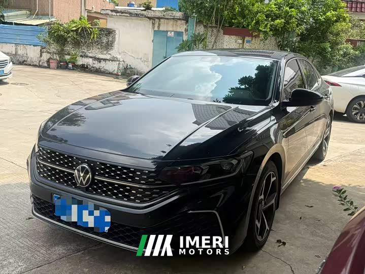 Volkswagen Passat Facelift 330TSI Starry Sky Elite