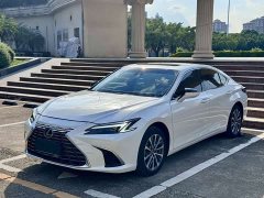 Lexus ES 200 Premium Edition - ფოტო 1