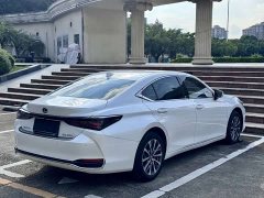 Lexus ES 200 Premium Edition - ფოტო 10