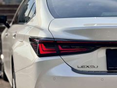 Lexus ES 200 Premium Edition - ფოტო 13