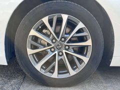 Lexus ES 200 Premium Edition - ფოტო 14