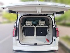 Volvo EM90 2025 Ultra Six-Seater - ფოტო 15