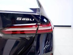 BMW 5 Series 525Li M Sport Package - ფოტო 8