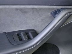 Tesla Model Y Long Range All-Wheel Drive - ფოტო 20