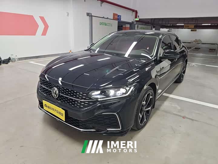 Volkswagen Passat Outstanding Edition 330TSI Elite - ავტომობილი ჩინეთიდან
