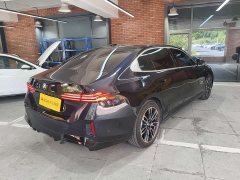 BMW 5 Series 525Li M Sport Package - ფოტო 4