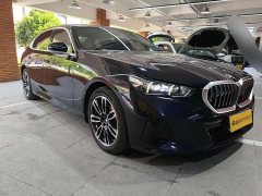 BMW 5 Series 525Li M Sport Package - ფოტო 6