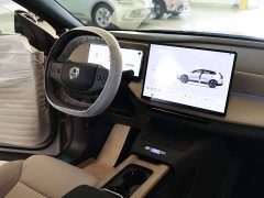 Volvo XC70 Plug-in Hybrid AWD Extended Range Core - ფოტო 7