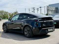 Tesla Model Y Rear-Wheel Drive - ფოტო 3