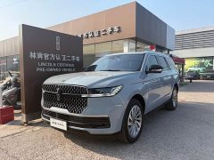 Lincoln Navigator 3.5T Presidential Edition - ფოტო 1