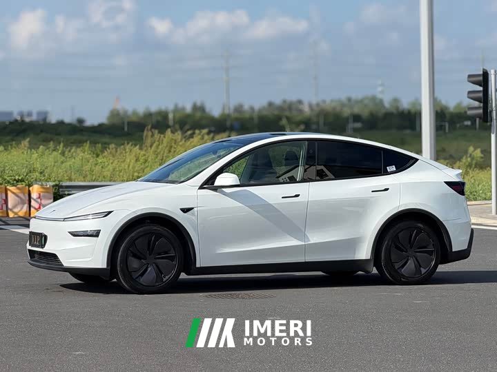 Tesla Model Y Rear-Wheel Drive