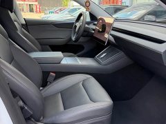 Tesla Model Y Rear-Wheel Drive - ფოტო 15